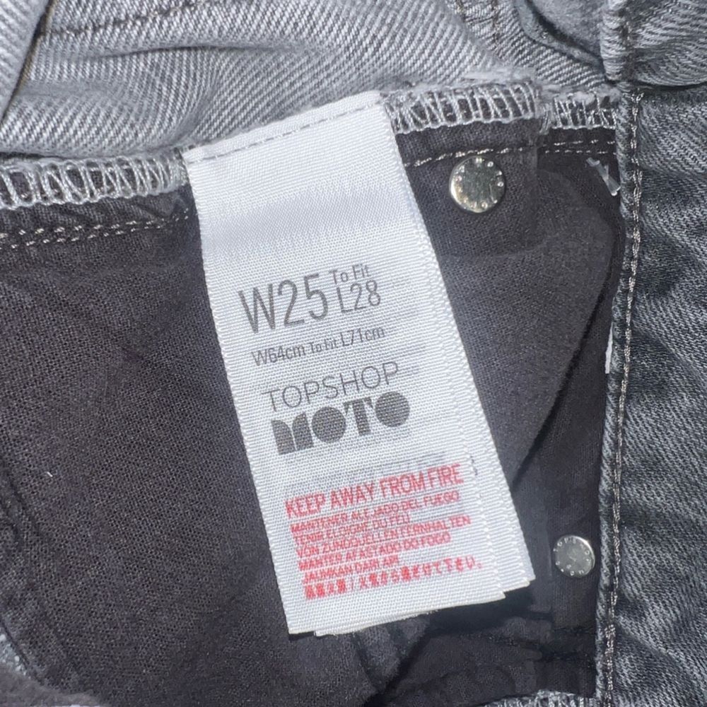 Women's Topshop Jeans, Gray, Size 25 - Picture 3 of 6